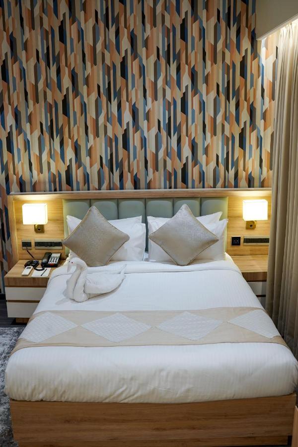 M2 Square By Monday Premium Hotell Nagpur Exteriör bild
