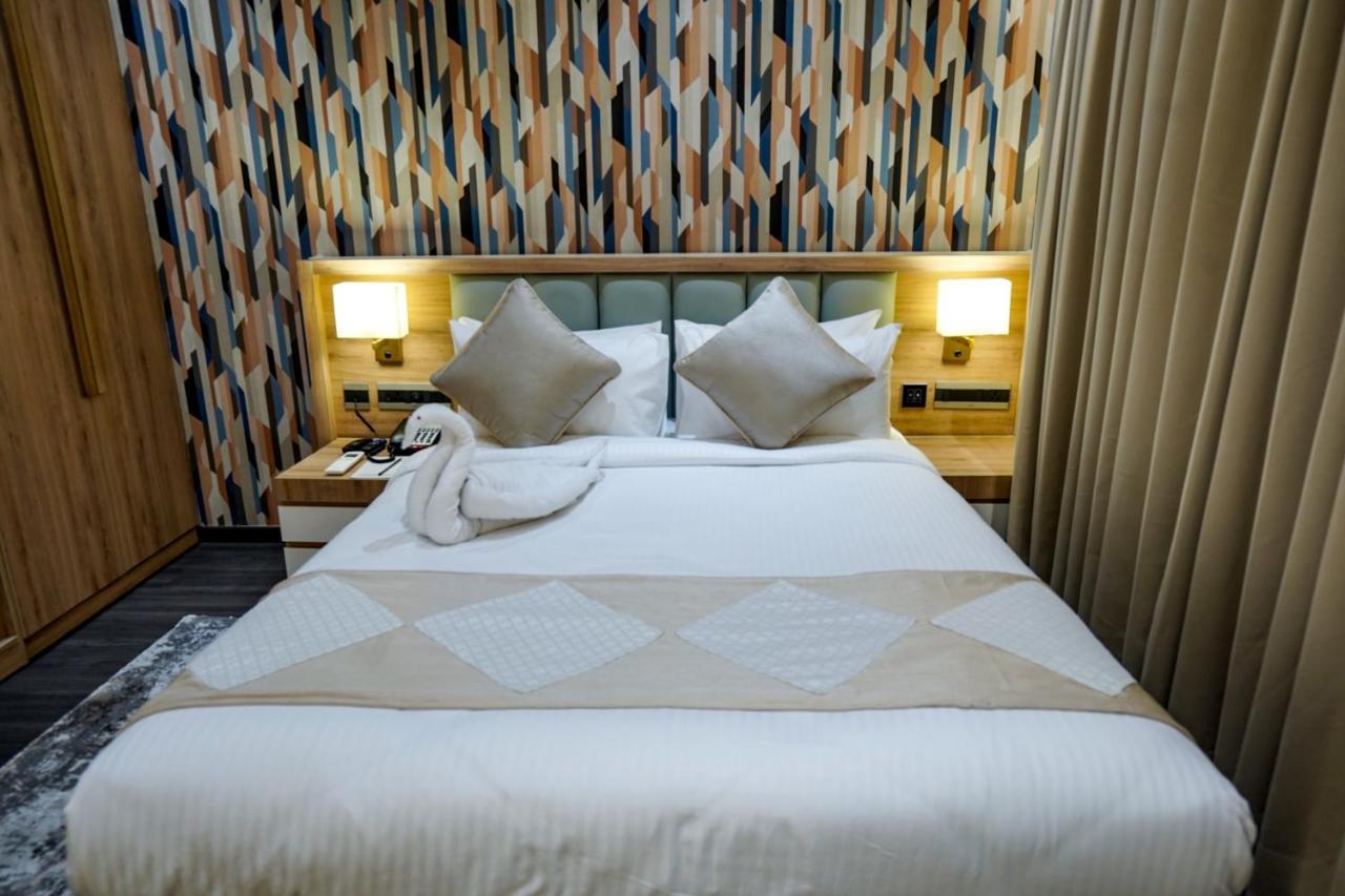M2 Square By Monday Premium Hotell Nagpur Exteriör bild