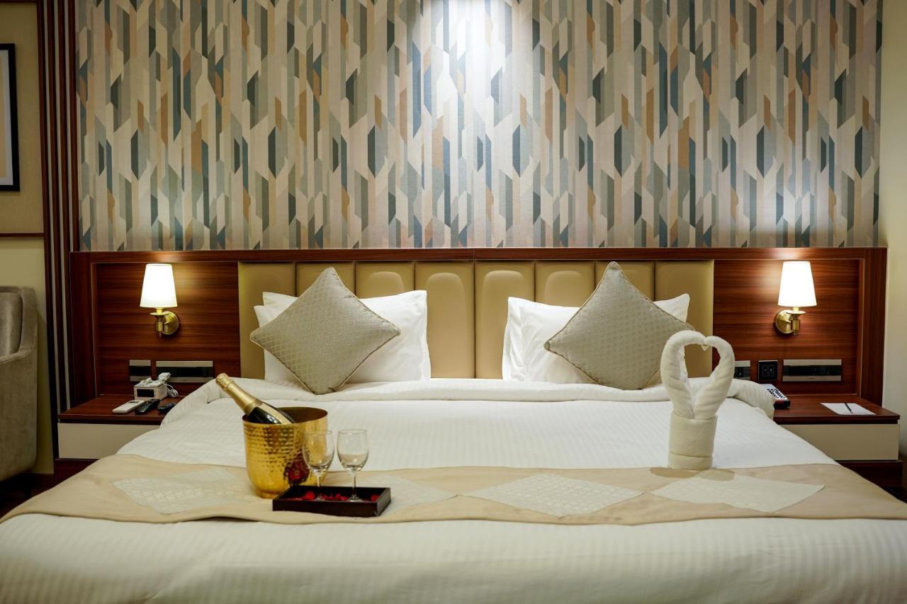 M2 Square By Monday Premium Hotell Nagpur Exteriör bild