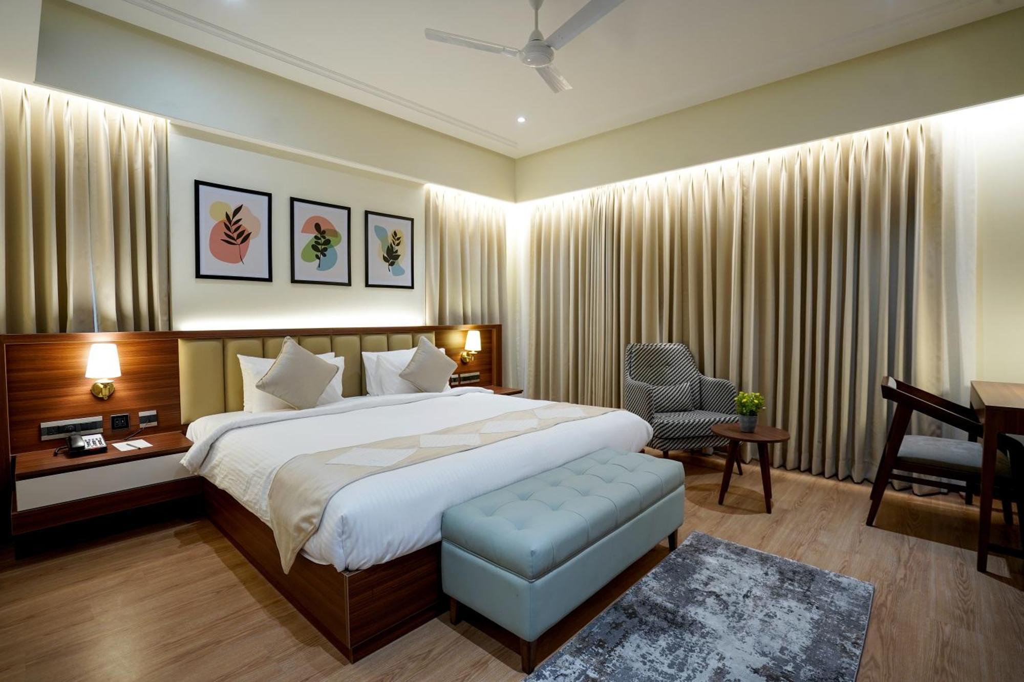 M2 Square By Monday Premium Hotell Nagpur Exteriör bild